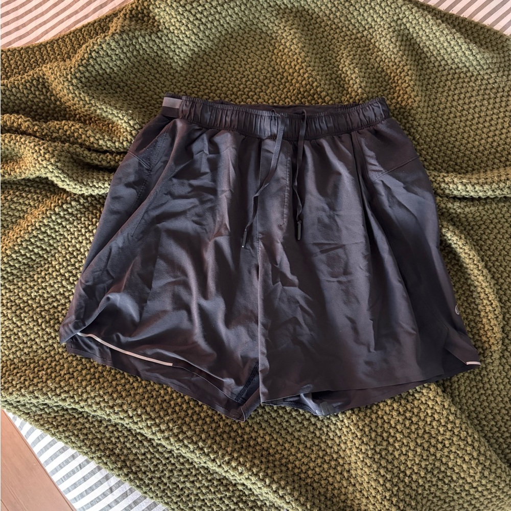Lululemon Men’s Black Linerless Athletic Shorts Size M 5”
